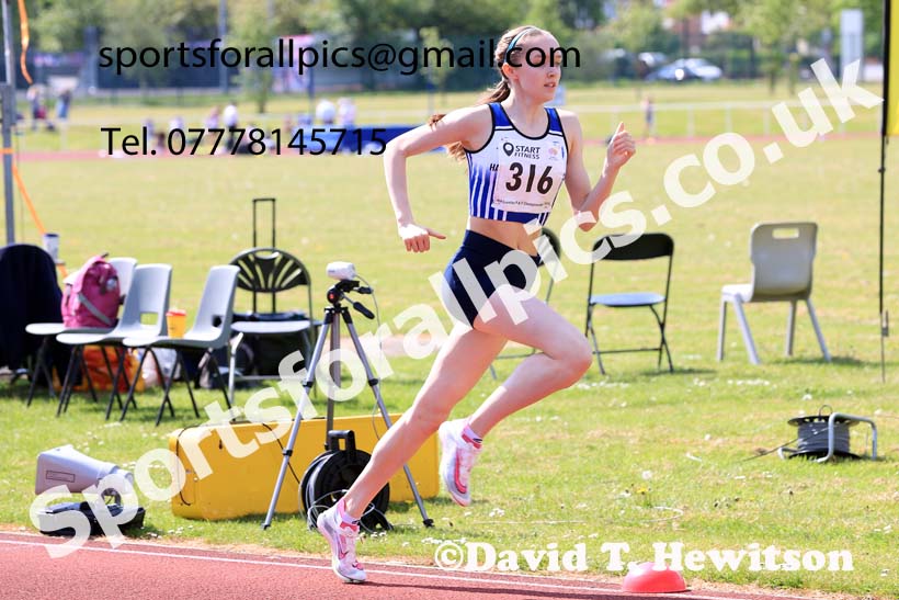 Girls Under-15s 800 metres, 2024 North Eastern Track and Field Champs., Middlesbrough.  Photo: David T. Hewitson/Sports for All Pics